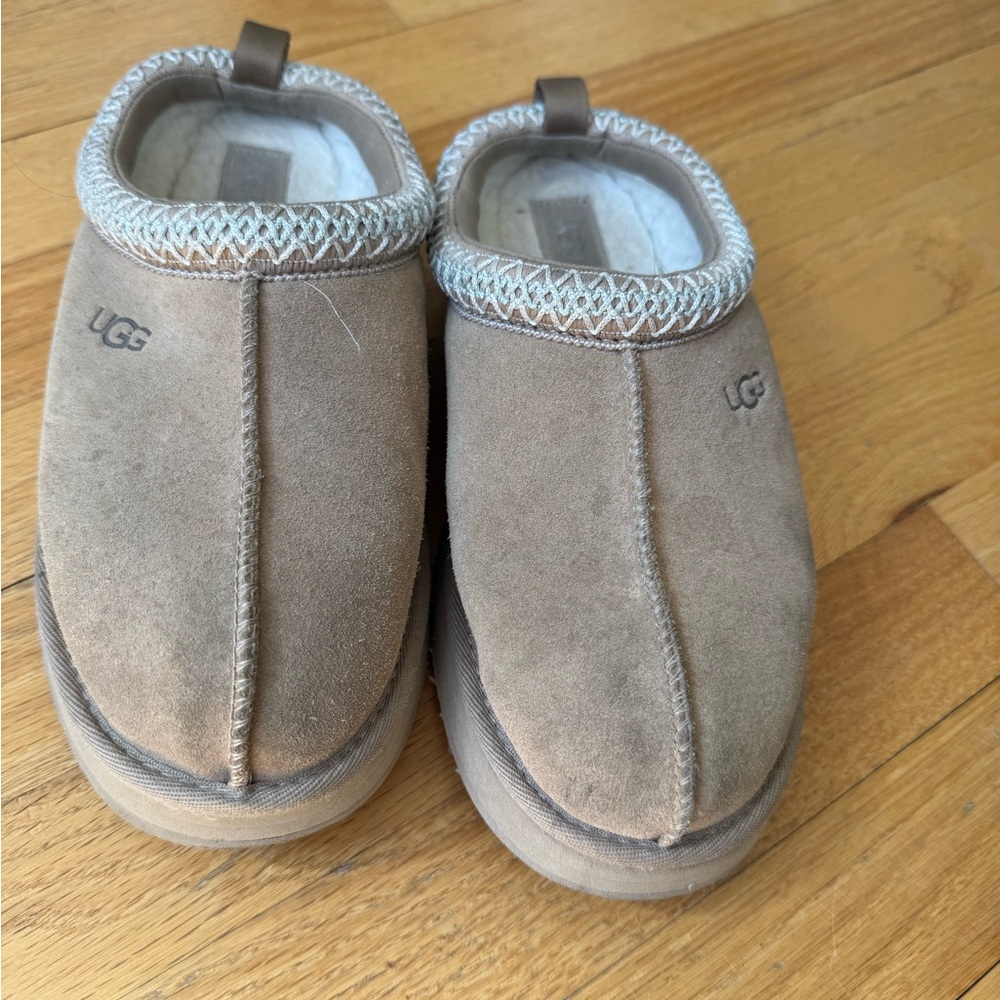 UGG Tasman Kids Sand Suede Shearling-Lined Slip-On Clogs